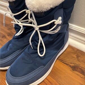 Waterproof Thinsulate Wonder New Cougar Brand 10M Size Women’s Winter Boots